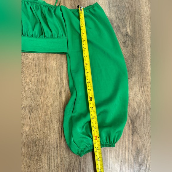 Superdown crop top green satin off-shoulder balloon sleeve blouse M - Picture 6 of 12